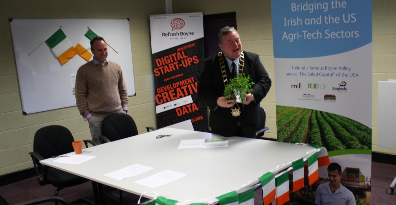 Former Mayor of Salinas City in California, Dennis Donoghue, receiving the symbolic shamrock. 