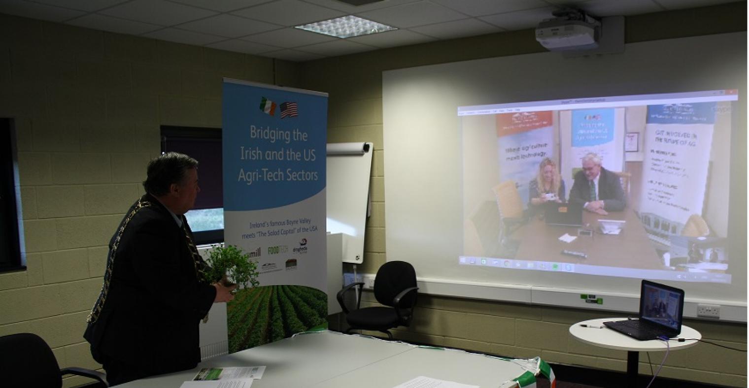 Mayor of Drogheda Paul Bell and the former Mayor of Salinas City in California, Dennis Donoghue took part in a symbolic shamrock-giving Skype session. 